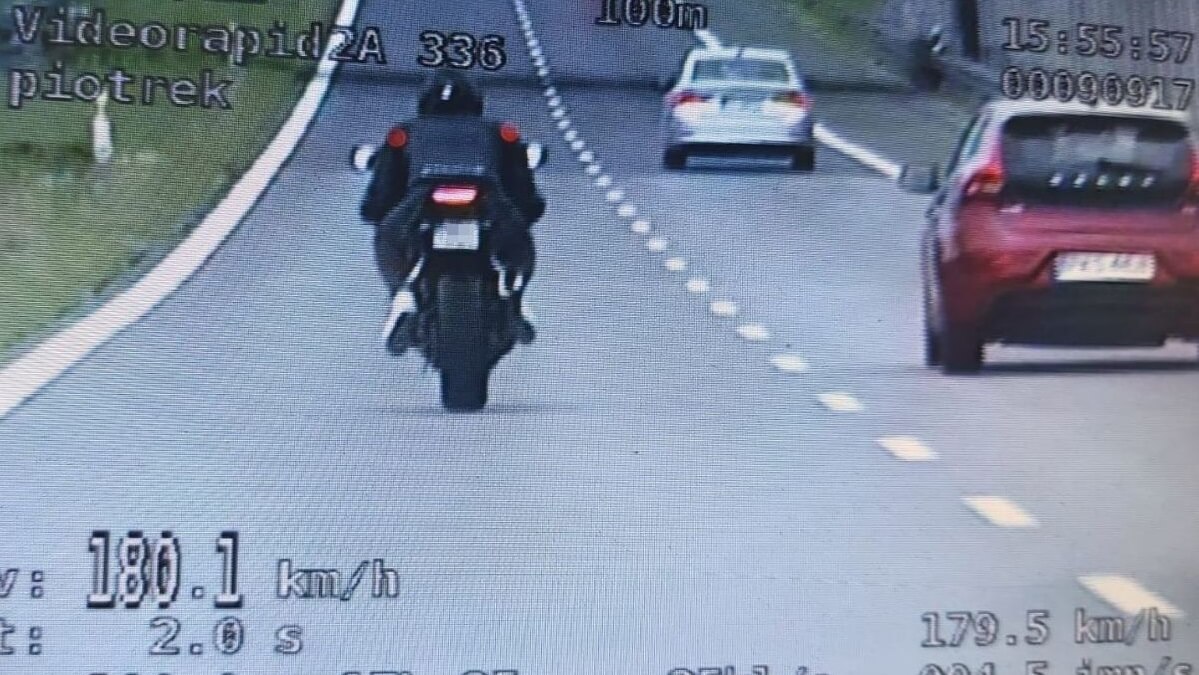 Motocyklista wyprzedził radiowóz na obwodnicy Lublina, jadąc z prędkością 180 km/h