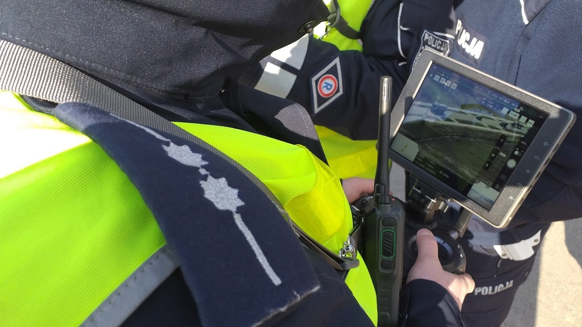 Policja wykorzystująca drona