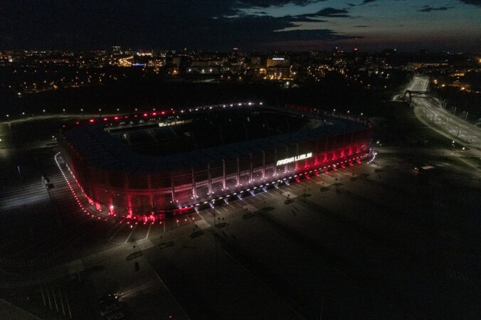 Stadion Arena Lublin podświetlony na biało-czerwono