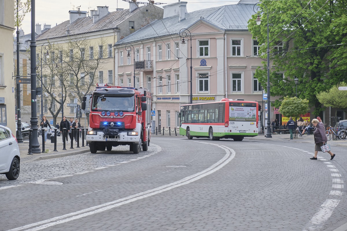 Straż Pożarna interweniująca do alarmu bombowego w ZDZ przy ul. Królewskiej