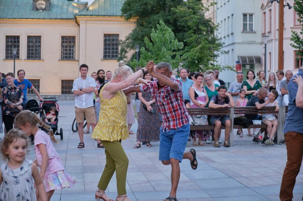 Potańcówka na placu Litewskim z Maciejową Kapelą