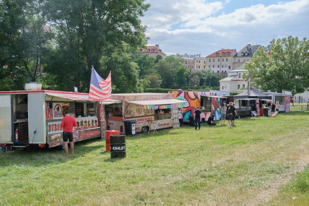 Strefa food truck na festiwalu Wschód Kultury - Inne Brzmienia 2022 LUBLIN