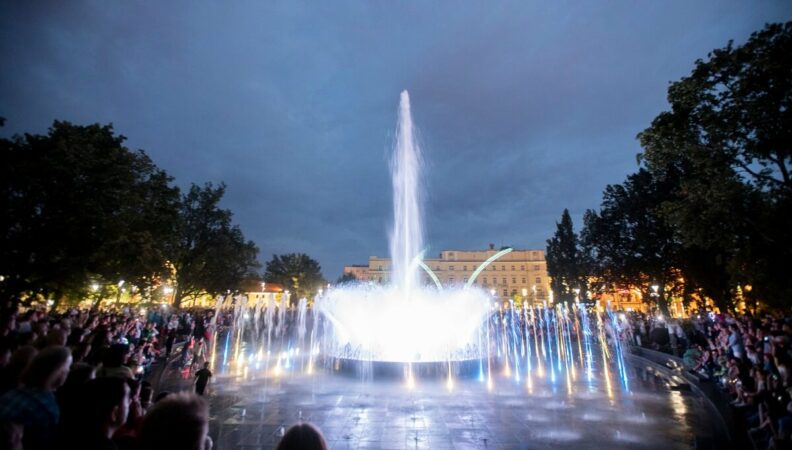 Pokaz fontann na placu Litewskim w Lublinie