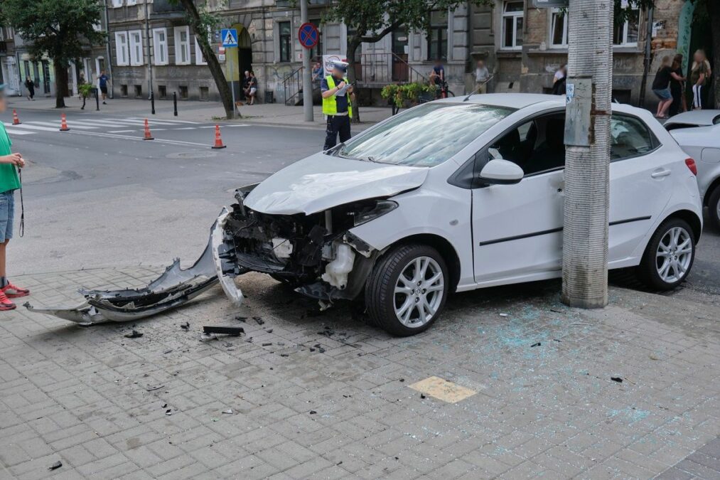 Kierowca audi uderzył w mazdę na ul. Lubartowskiej