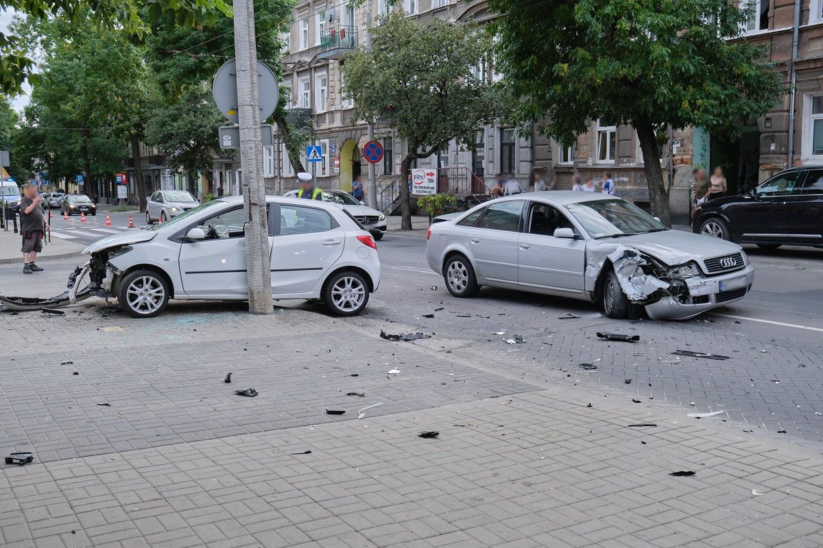Kierowca audi uderzył w mazdę na ul. Lubartowskiej