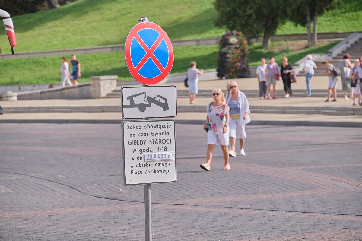 Zakaz parkowania na placu Zamkowym w związku z organizacją Giełdy Staroci w niedzielę 28 sierpnia