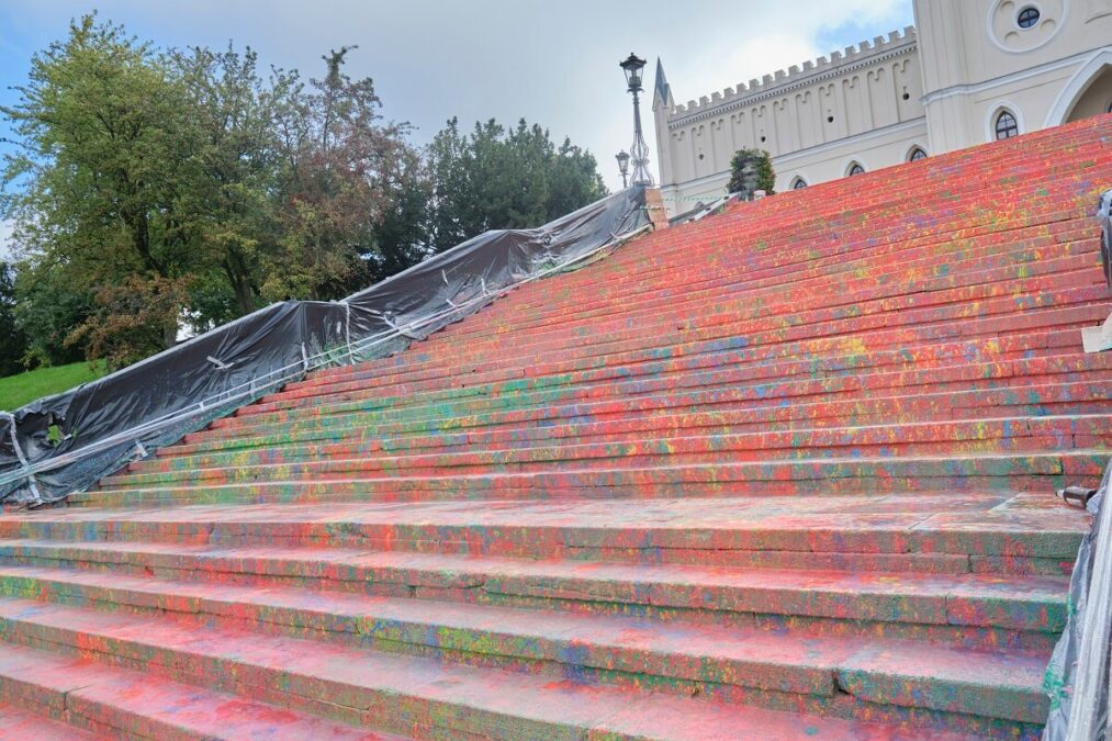 Pomalowane schody prowadzące do Zamku Lubelskiego