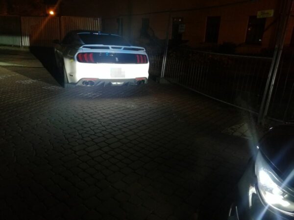 Ford Mustang zatrzymany przez policję za zbyt głośny wydech - 110 dB