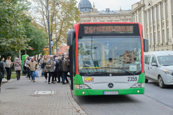 Pasażerowie skarżą się na przepełnione autobusy w Lublinie