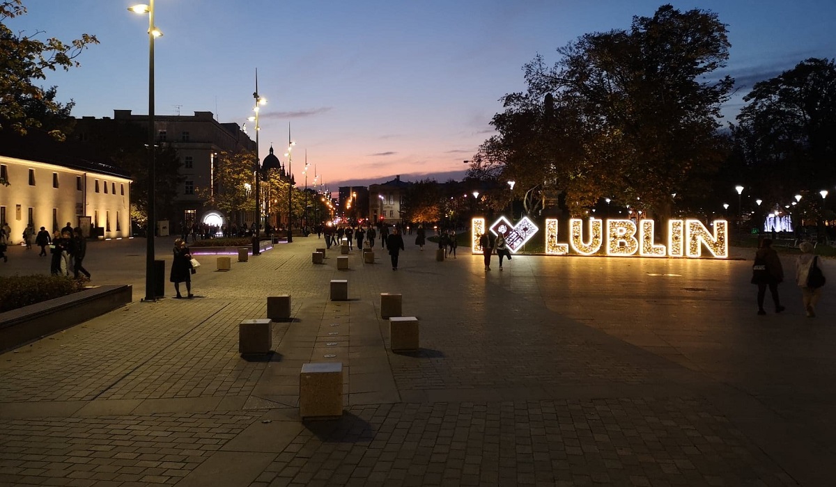 Nie opłaca się wyłączać iluminacji na Placu Litewskim