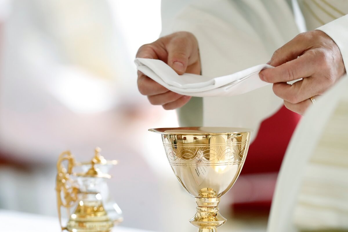 Msza 1 listopada: czy jest obowiązkowa i trzeba iść do kościoła we Wszystkich Świętych?