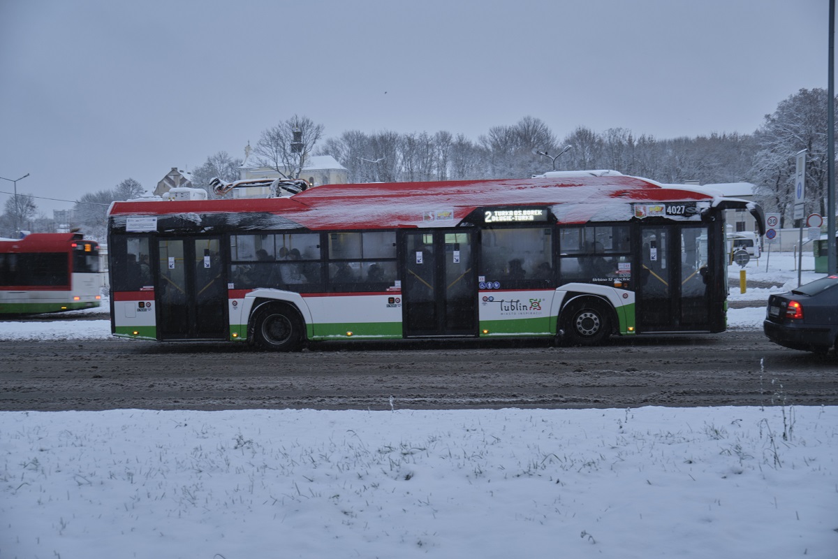 Opady mokrego śniegu sparaliżowały komunikację miejską w Lublinie