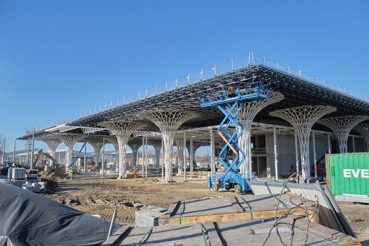 Budowa Dworca Metropolitalnego przedłuży się o kolejne miesiące