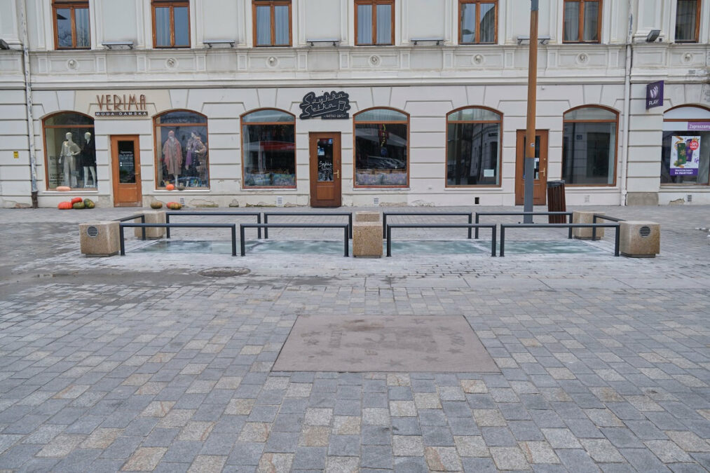 Koniec z chodzeniem po oknie czasu na Placu Litewskim
