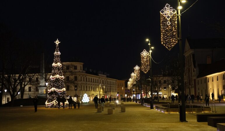 Świąteczna iluminacja na Placu Litewskim