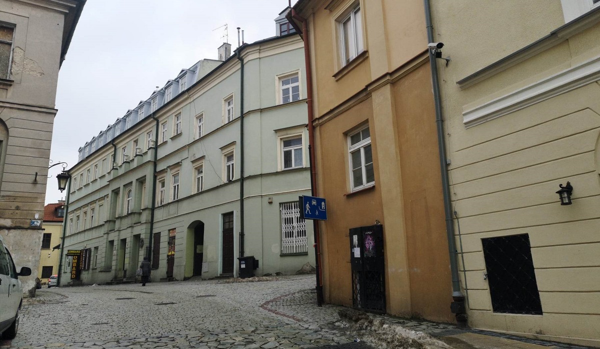 Kamera na wjeździe na teren Starego Miasta w Lublinie