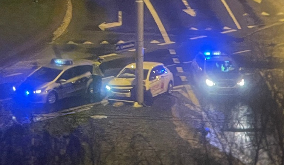 Pijany kierowca rozbił auto z wypożyczalni Panek na latarni