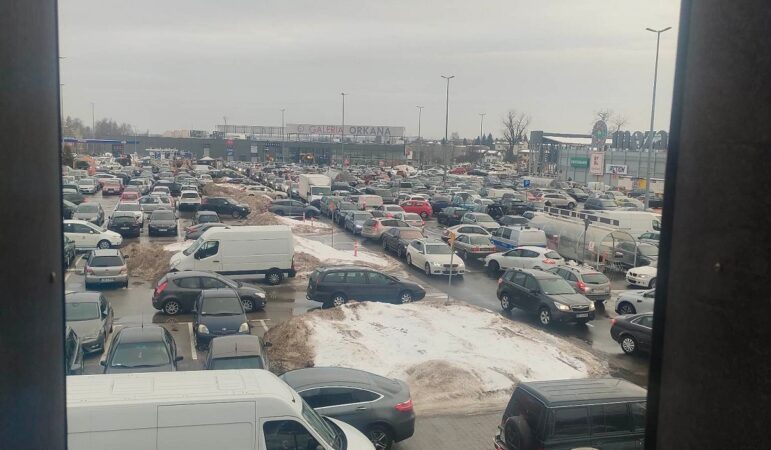 Sytuacja na parkingu Kaufland i OBI przy ul. Orkana