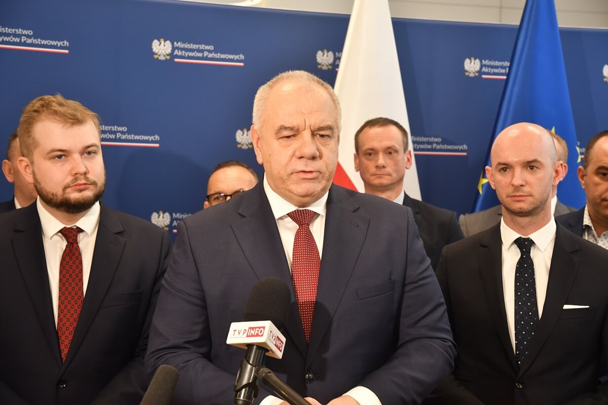 Wicepremier Jacek Sasin, obok Michał Moskal oraz Kasjan Wyligała (prezes LW Bogdanka)