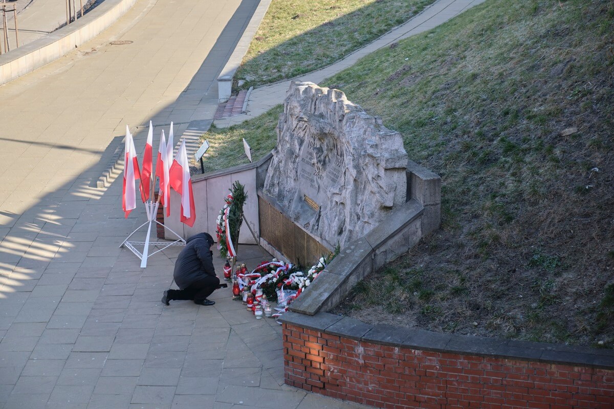 Pomnik pamięci żołnierzy AK-WiN ze zgrupowania mjr. Dekutowskiego-Zapory na Placu Zamkowym w Lublinie