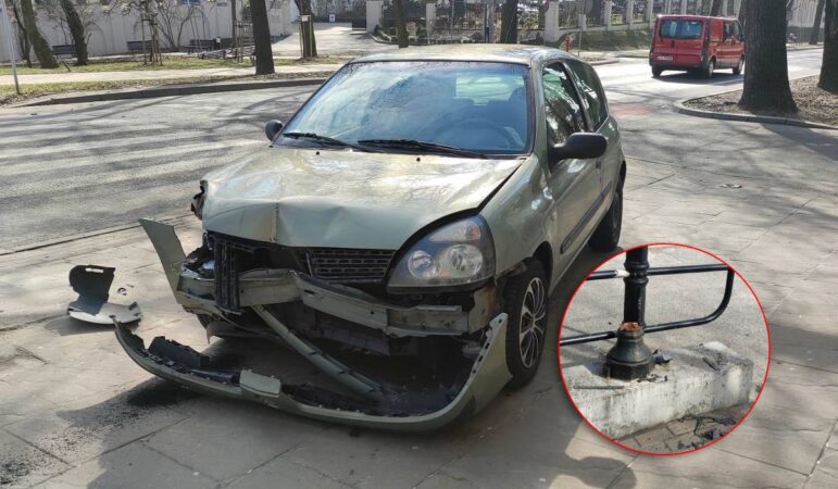 Renault uderzył w skodę przed przejściem dla pieszych