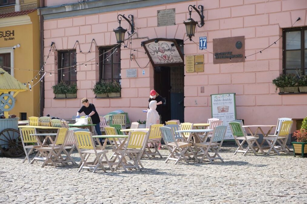 Ogródek gastronomiczny restauracji Sielsko Anielsko na Starym Mieście