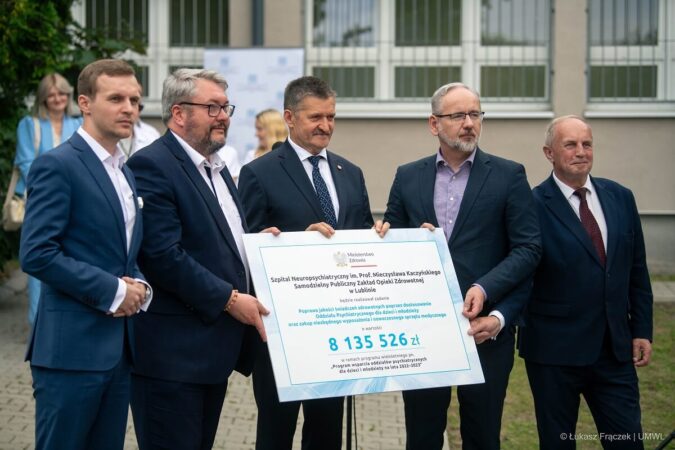 Adam Niedzielski, dyrektor szpitala Piotr Dreher, podsekretarz stanu w MZ Marcin Martyniak oraz członek zarządu Zdzisław Szwed