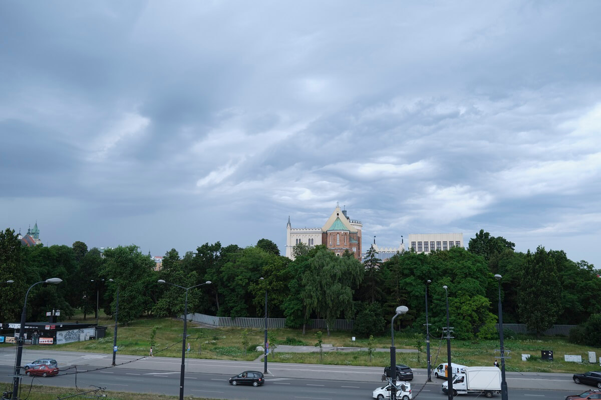 ciemne chmury nad Zamkiem Lubelskim