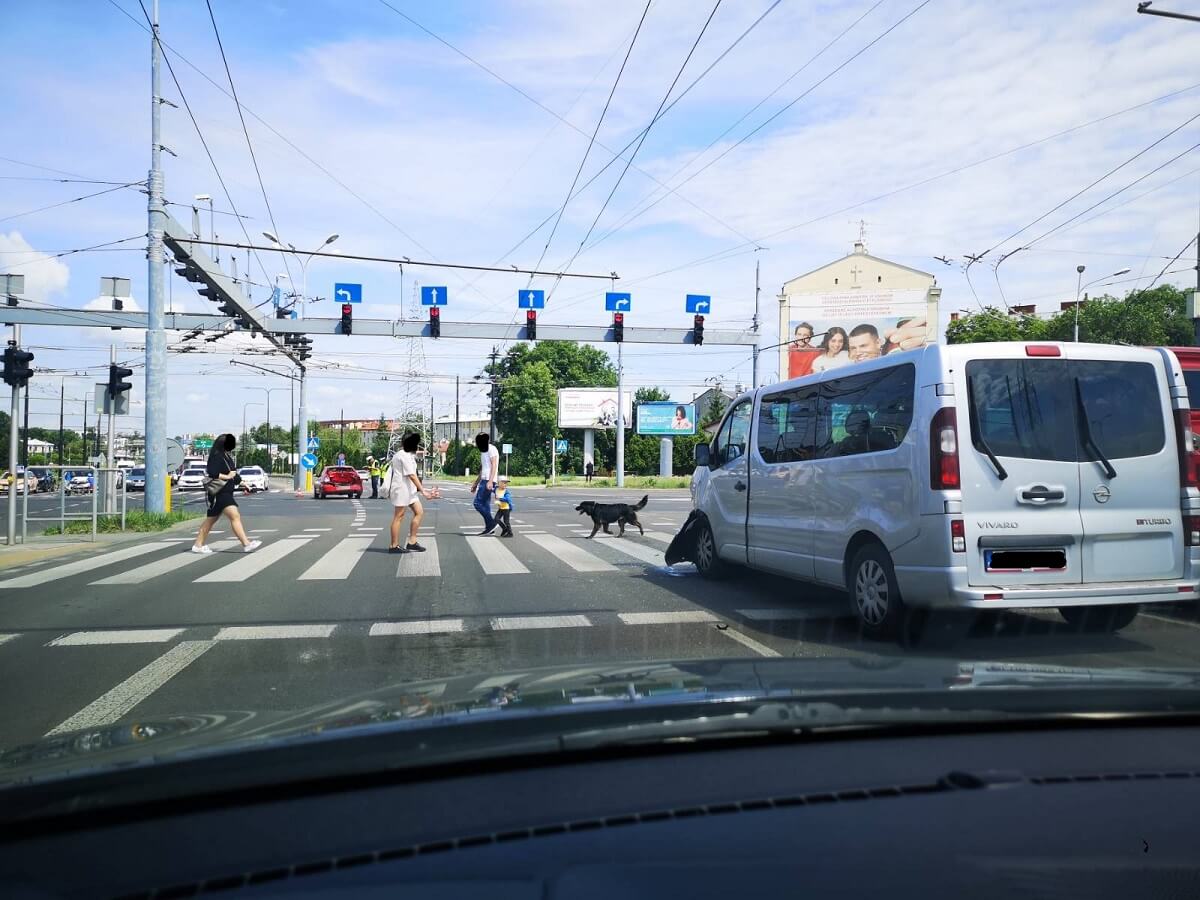 Zderzenie opla z seatem na skrzyżowaniu w Lublinie