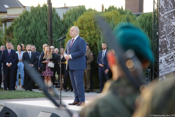 Jacek Sasin podczas uroczystości obchodów wybuchu II wojny światowej we Frampolu