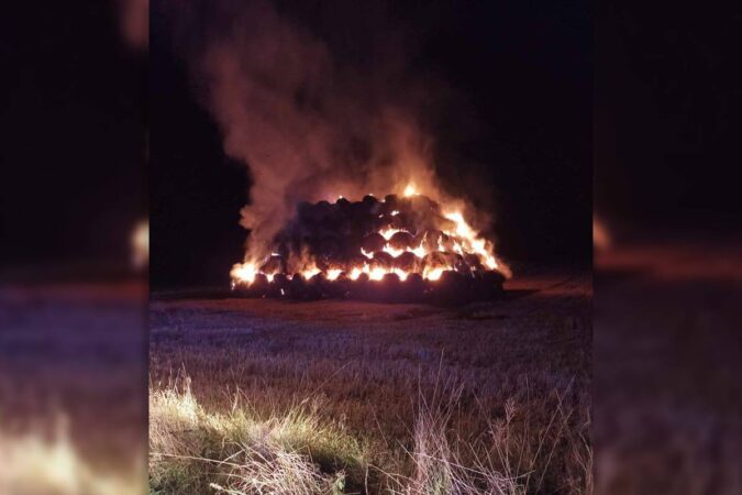 Pożar starty balotów słomy w miejscowości Oleśniki