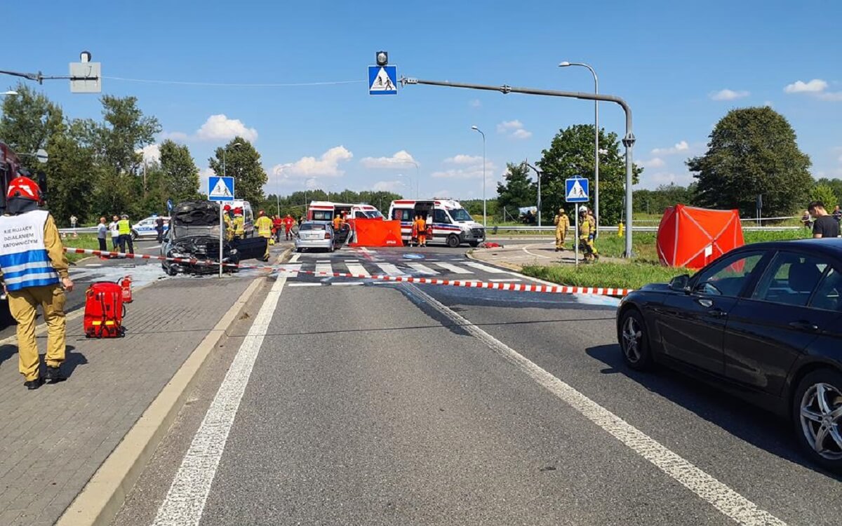 Tragiczny wypadek na obwodnicy Chodla: BMW i opel