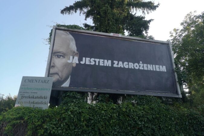 Billboard z wizerunkiem Jarosława Kaczyńskiego „Ja jestem zagrożeniem” przy ul. Walecznych w Lublinie
