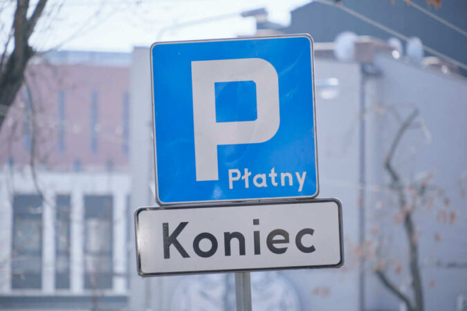 Znak informujący o końcu płatnego parkingu w Strefie Płatnego Parkowania