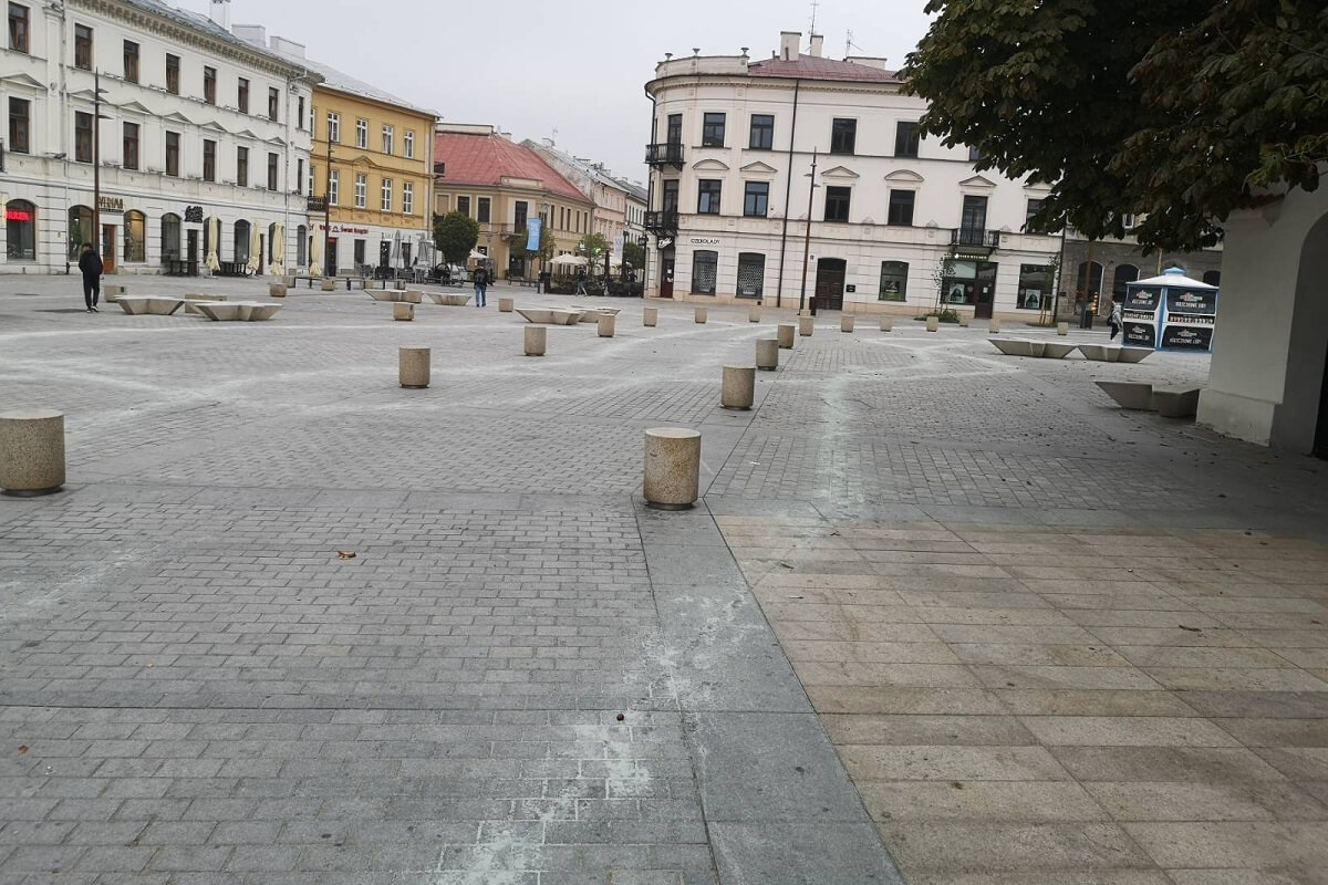 Biały proszek na Placu Litewskim