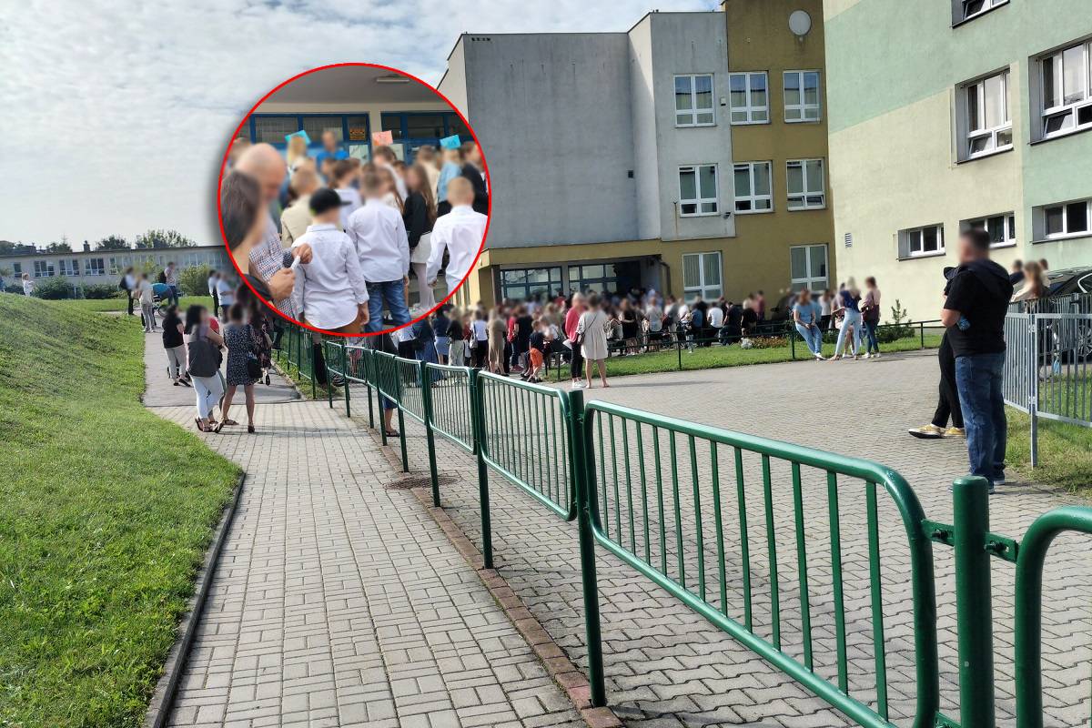 Rodzice oczekujący przed Szkołą Podstawową nr 30 w Lublinie