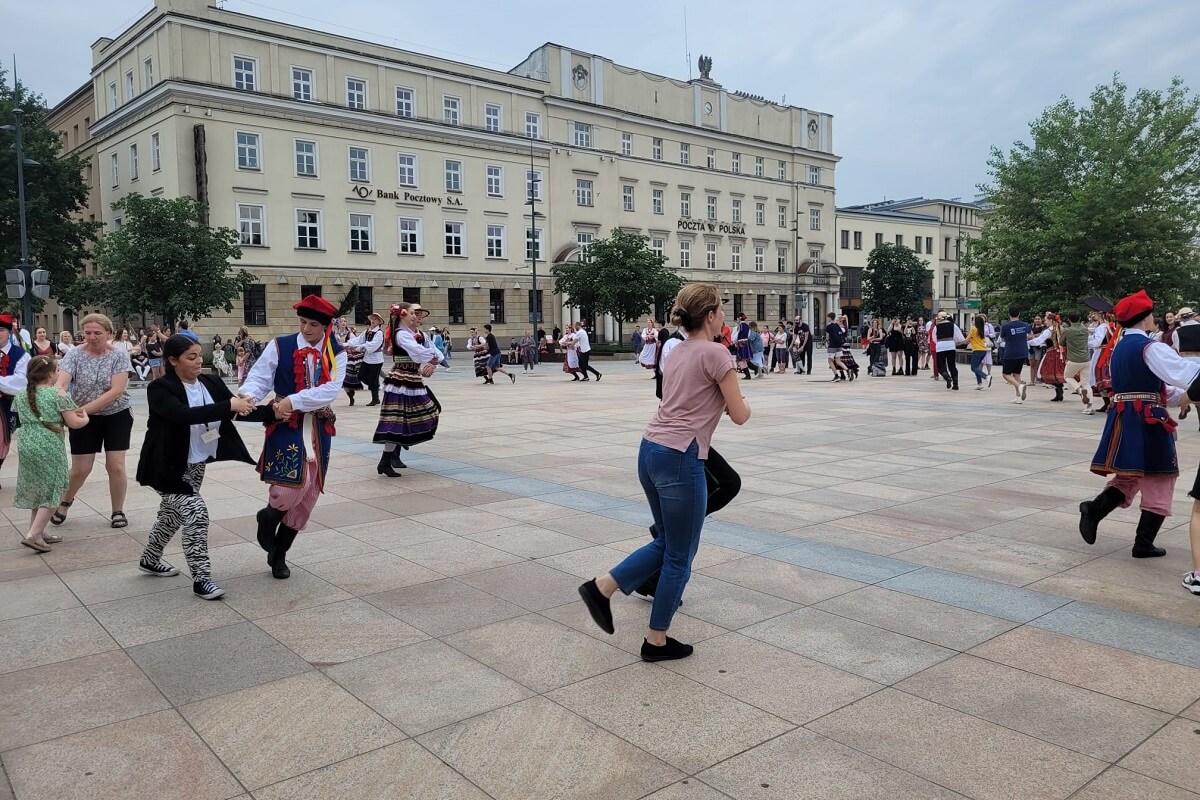 „Tańcz z Kaniorowcami” na Placu Litewskim