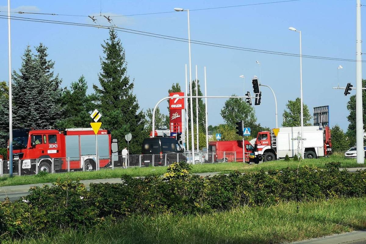 Zderzenie dwóch busów na skrzyżowaniu ul. Mełgiewskiej
