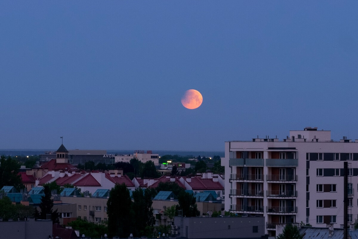 Częściowe zaćmienie księżyca, kukurydziana superpełnia do obserwowania w Lublinie