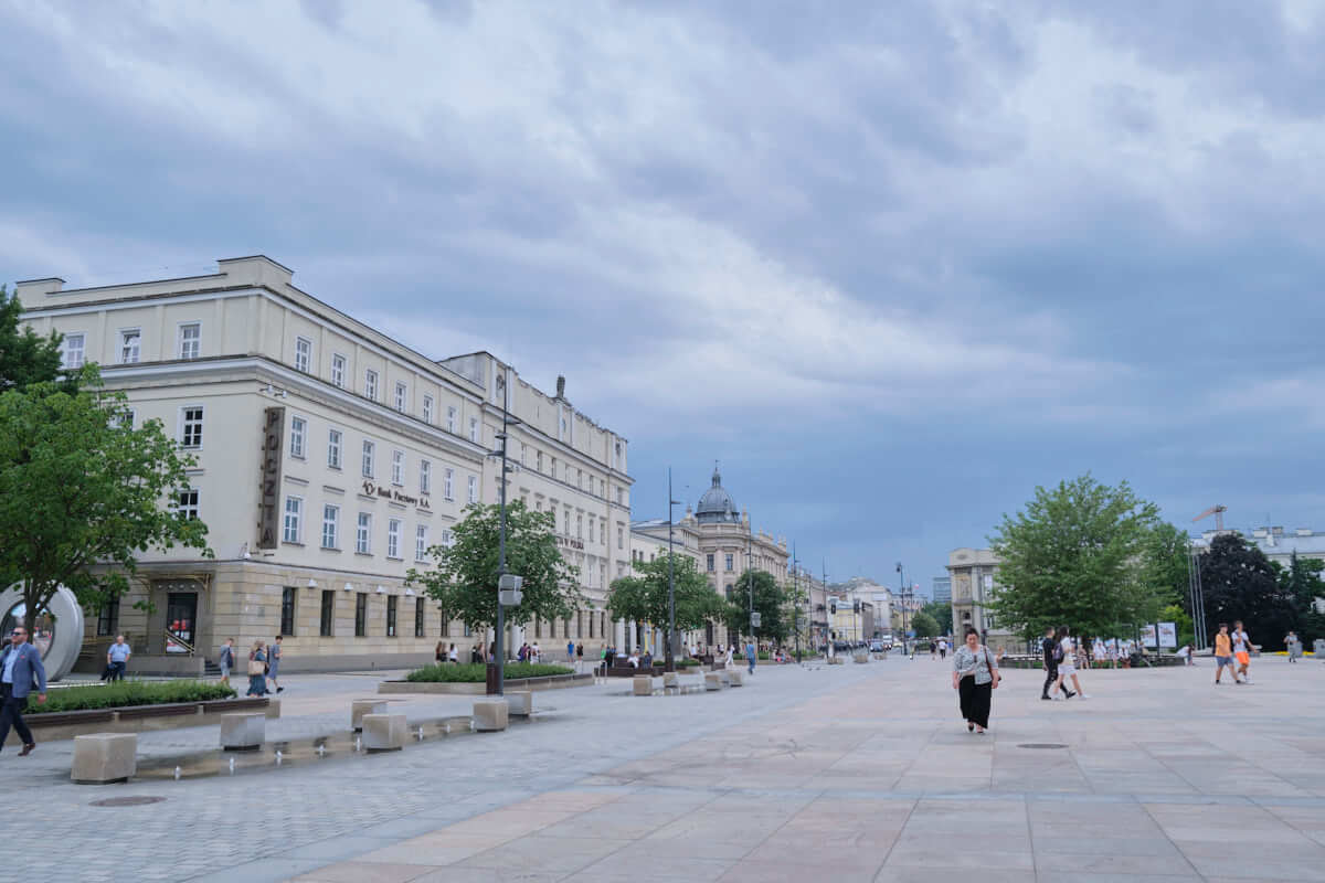 Ciemne chmury widziane z Placu Litewskiego