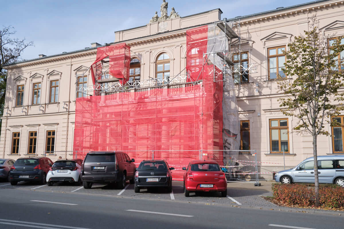 Naprawa elewacji budynku Sądu Okręgowego przy Krakowskim Przedmieściu