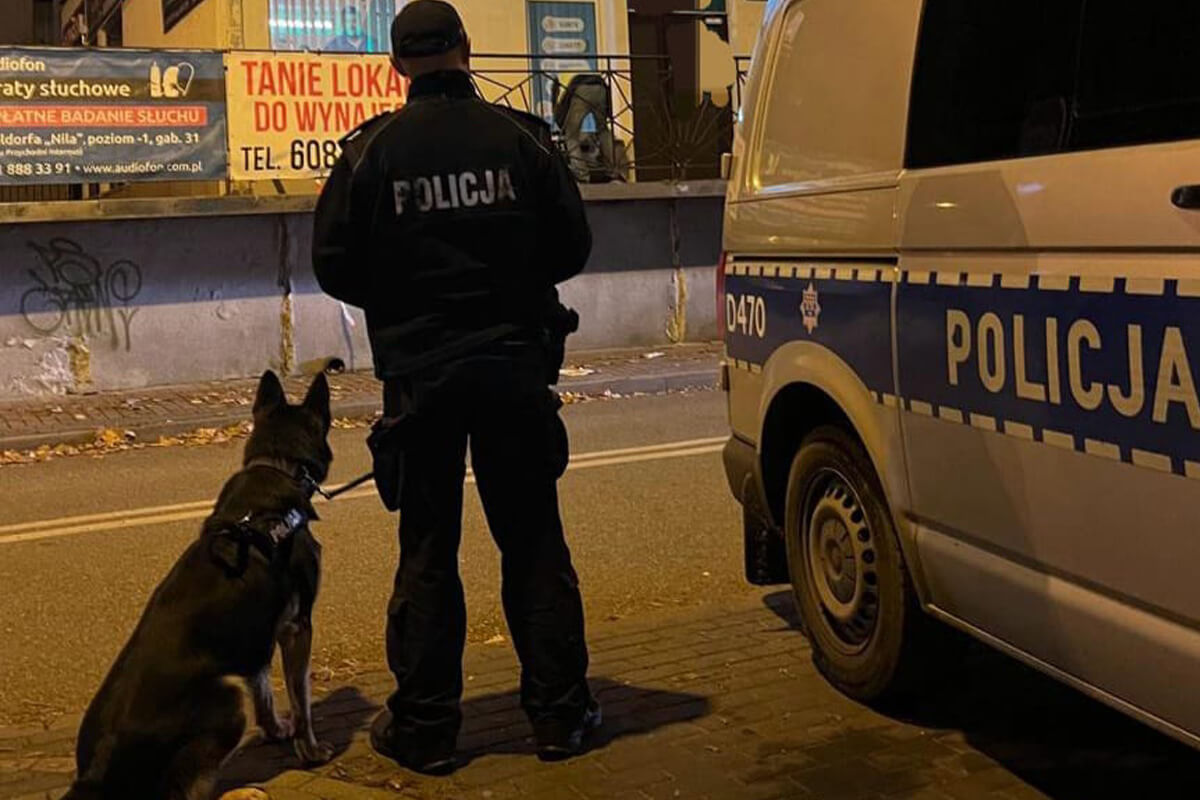 Policjant i pies policyjny