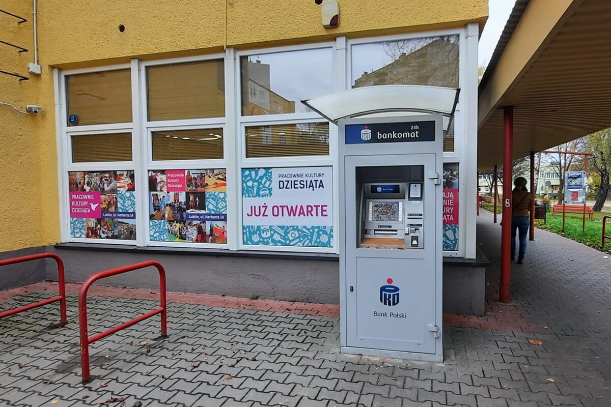 Rozbity ekran w bankomacie Banku PKO przy ul. Herberta w Lublinie