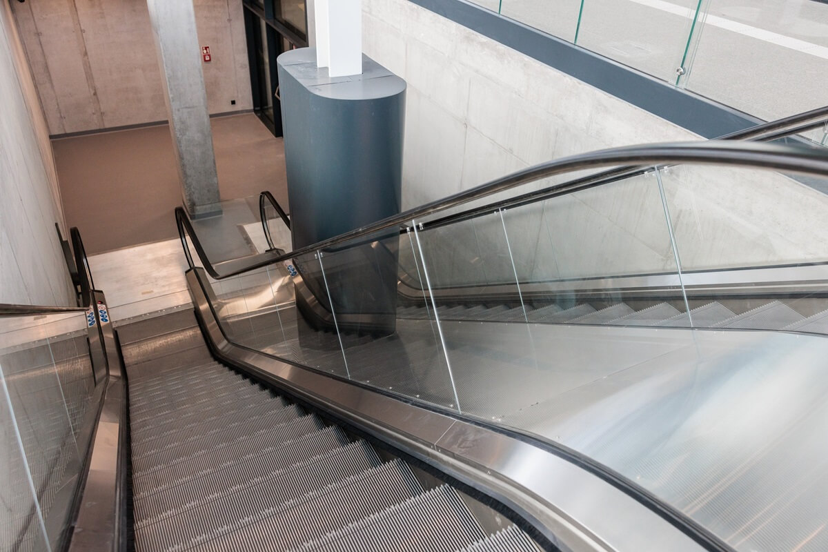 ruchome schody z parkingu podziemnego na parter dworca lublin