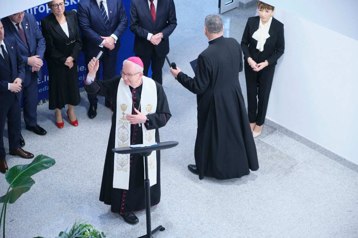 Arcybiskup Stanisław Budzik poświęcił nowy budynek WOMP
