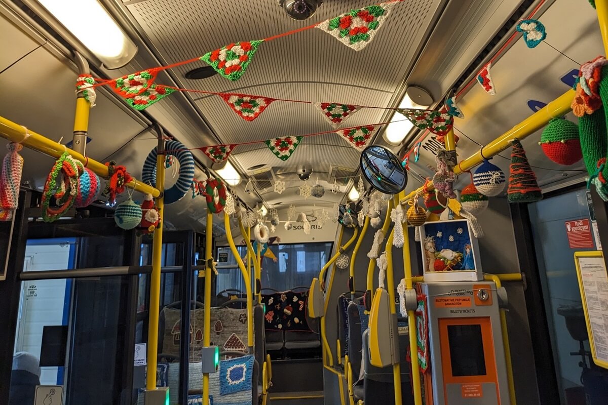Kierowcy autobusów i kontrolerzy biletów założą czapki św. Mikołaja. Na ulice Lublina wyjedzie specjalny trolejbus