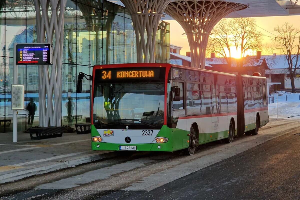 Autobus oczekujący na Dworcu Lublin