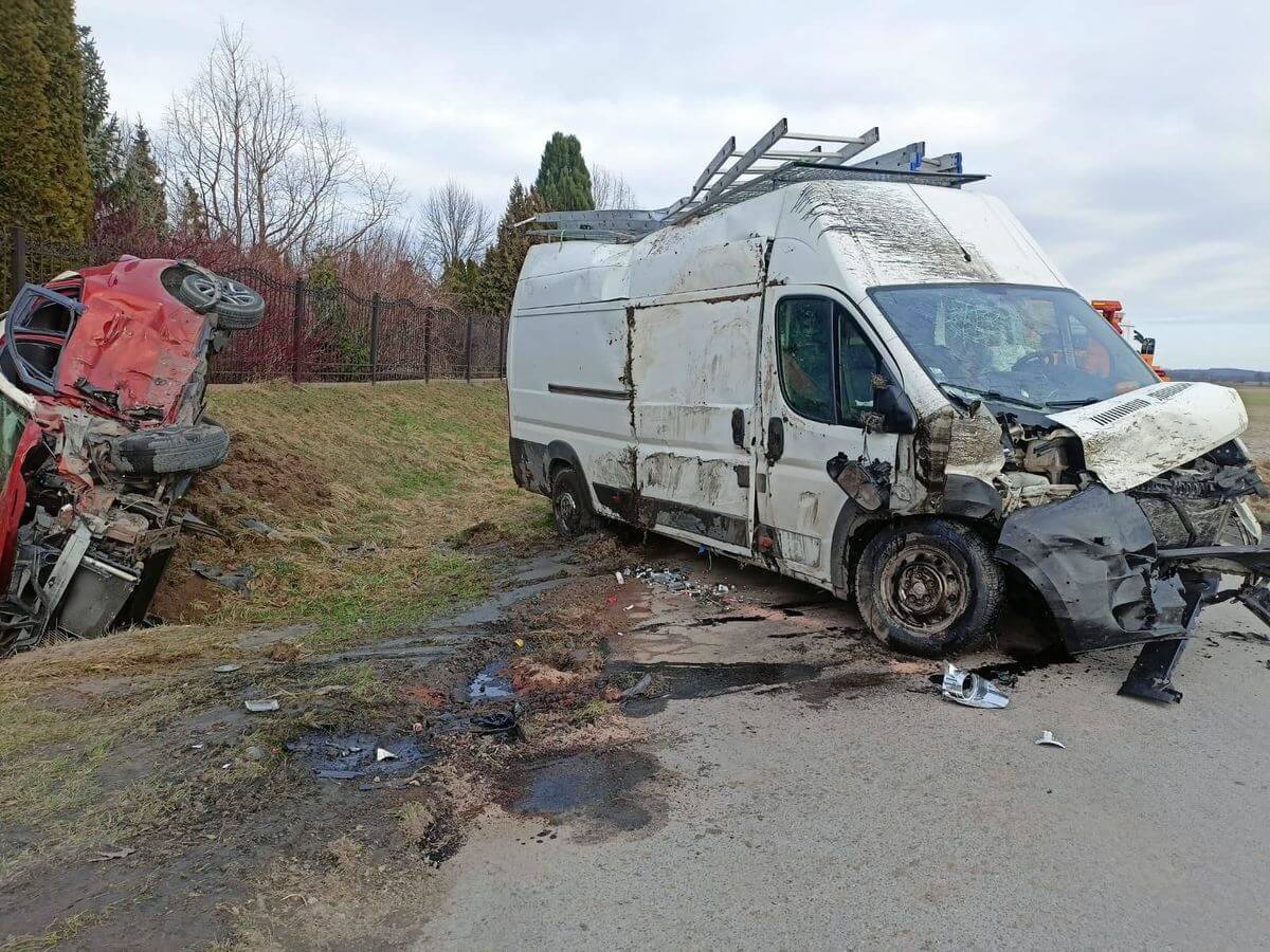 Citroen rozbity po zderzeniu z Renault