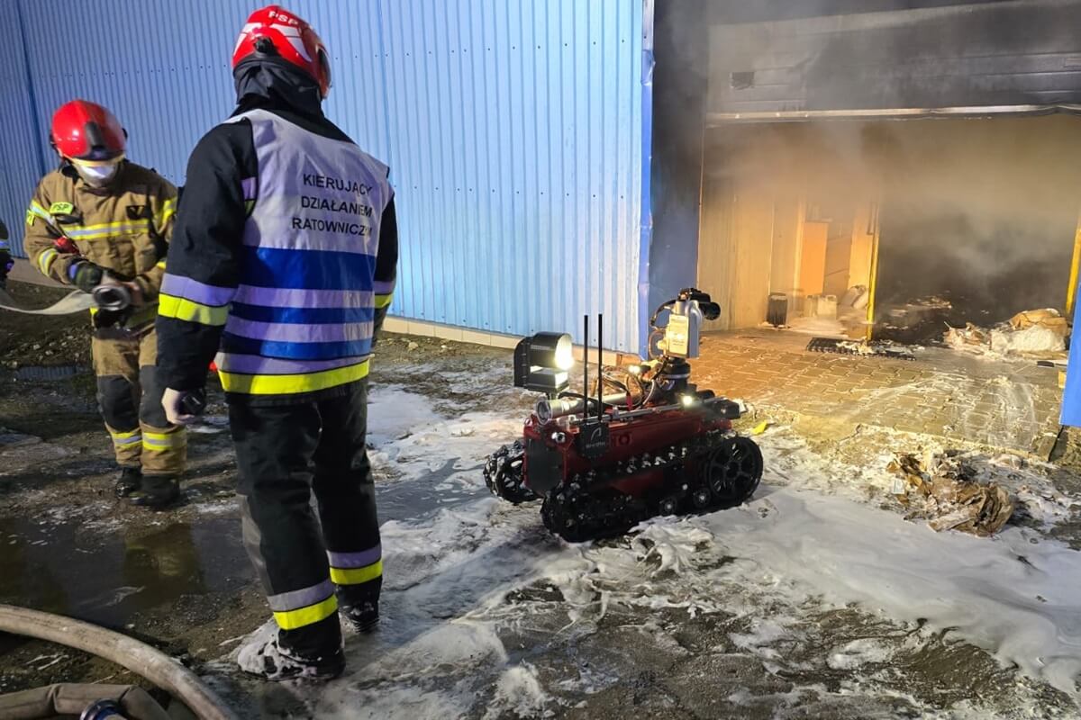 Strażacy w działaniach gaśniczych wykorzystali robota