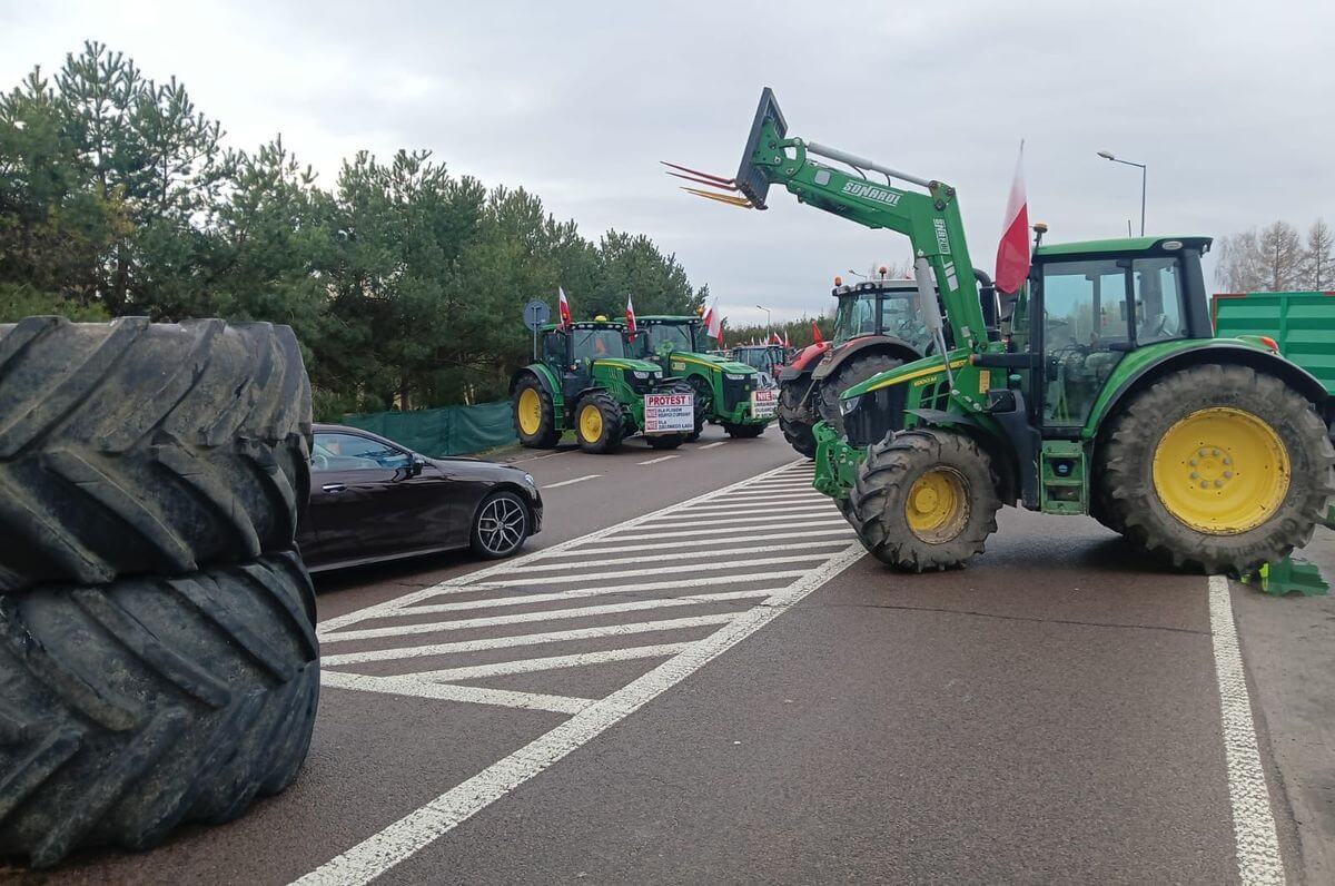 Protest rolników na drodze krajowej nr 12